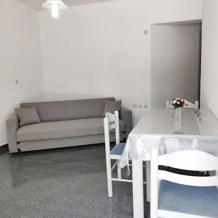 Atrium #3 Apartment *
